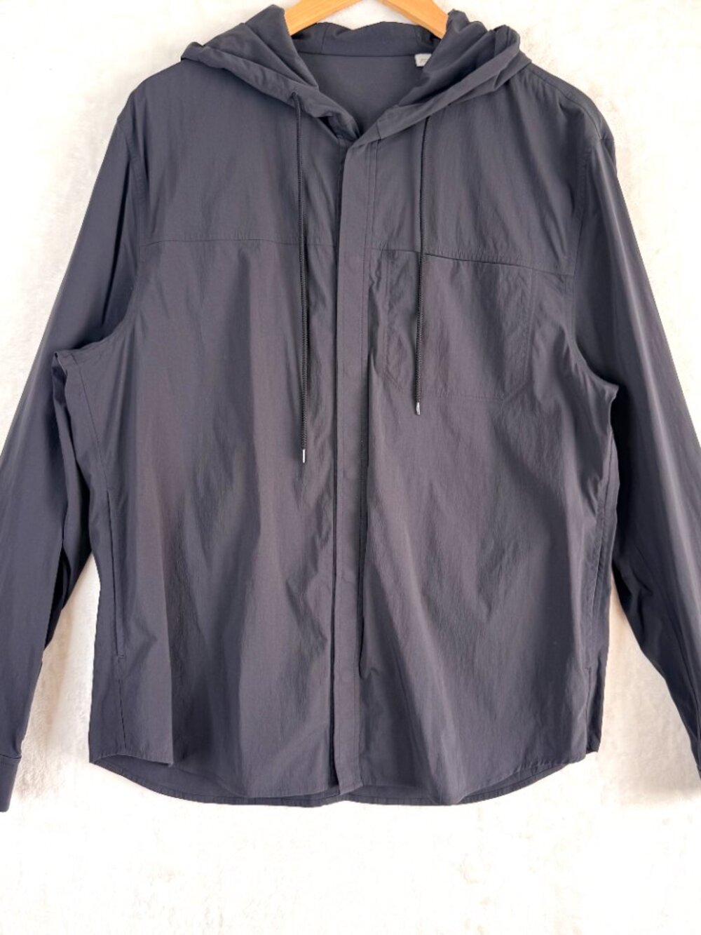 VINCE Windbreaker Hooded Snap Button Gorpcore Travel Tech Jacket Mens L Black